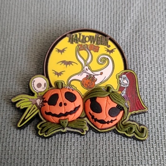 DISNEYLAND HAPPY HALLOWEEN LIMITED EDITION PIN - Picture 3 of 8